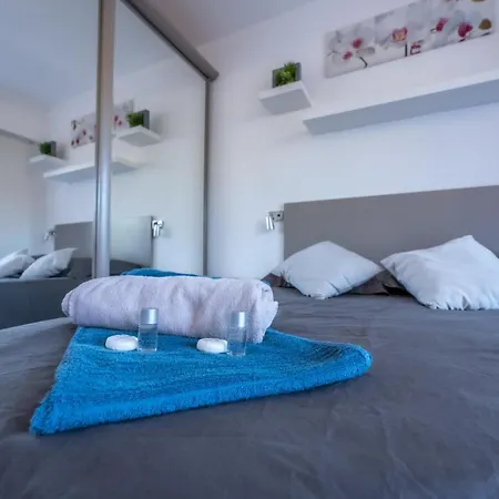Holidays In Cannes - 2p - Wifi - Clim - Parking Apartment
